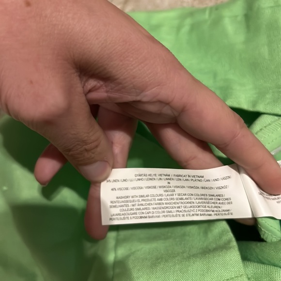 NWOT WOMENS PRIMARK SHORTS WITH CLASP AND BUTTON SIZE 6 - Picture 4 of 4